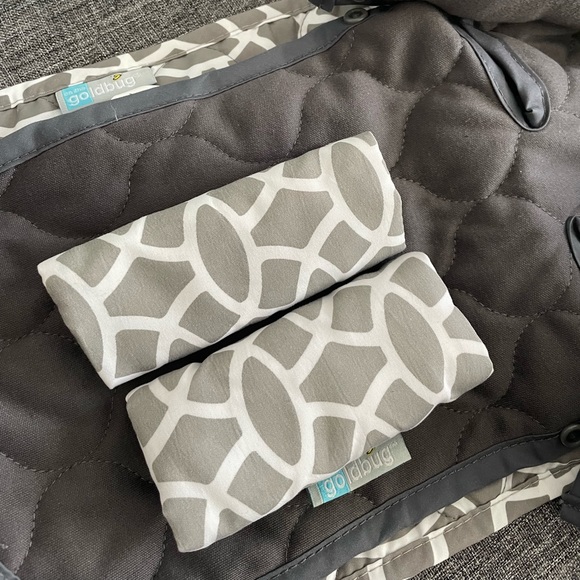 On the Goldbug Duo Head Support + Strap Covers for Car Seats and Strollers - Picture 4 of 4